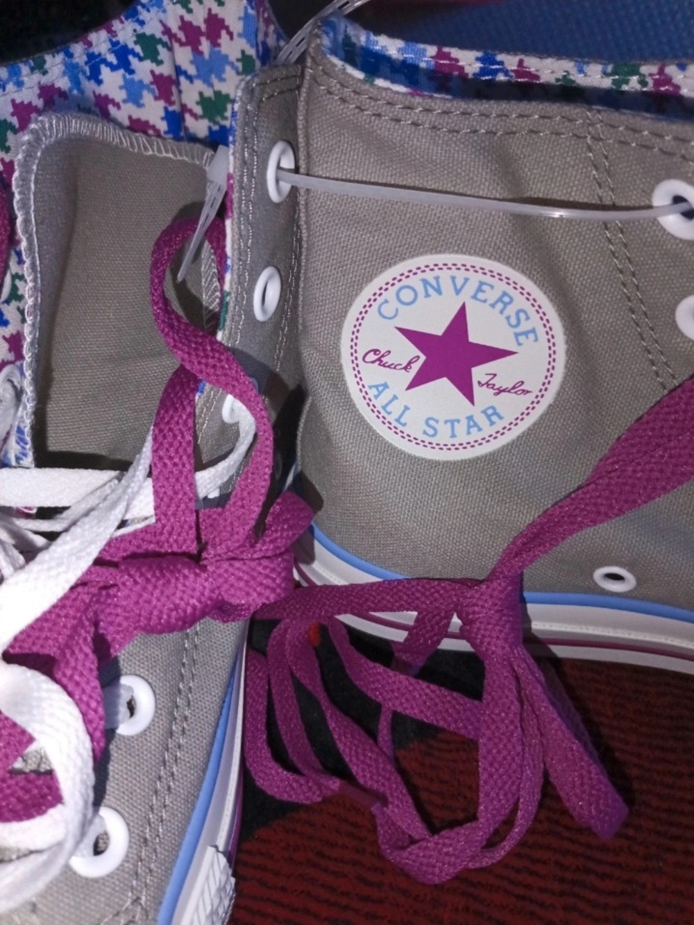 Converse Low-Top Canvas Sneakers with Dual Pink and White Laces - Picture 2 of 5